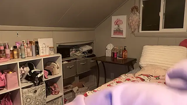 Kaialuvv - Strip to lingerie
