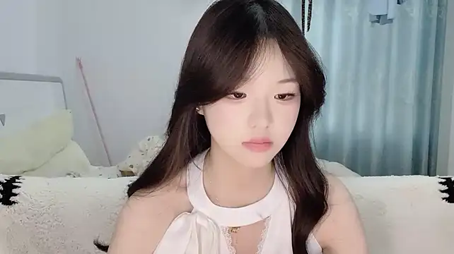 Yunbaobao- - 新人女大 大家帮我点点爱心 💗