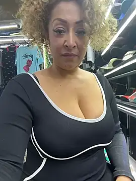 Katti_Barrera - My friend puts two fingers in my ass🥵😈