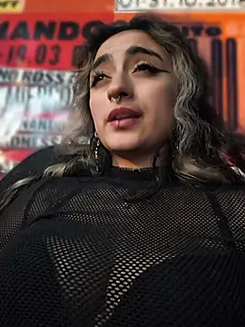 Lila_Desiree - Lifting my skirt in public