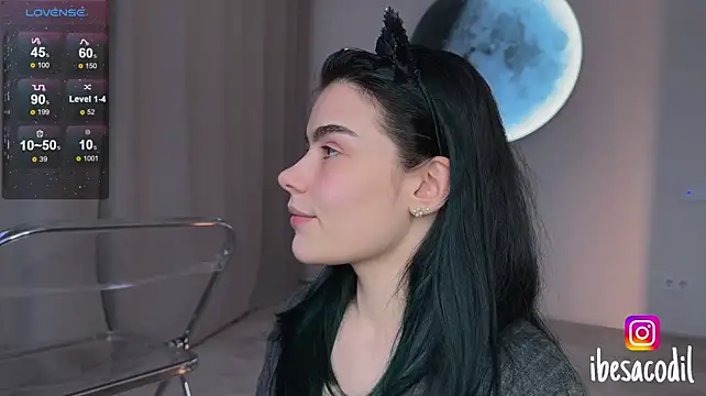 Adriana_allien