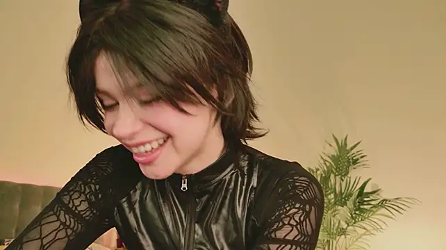 Dark_Diva - unzip my top a bit