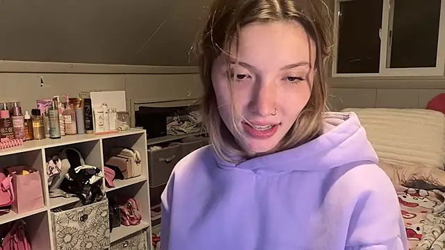 Kaialuvv - Strip to lingerie
