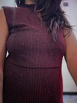 4U143 - Full nude show