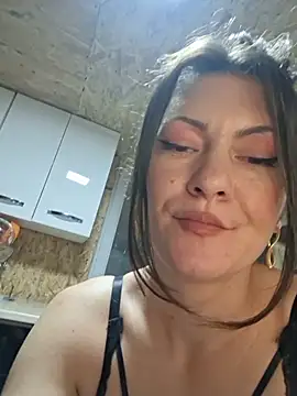 LoraBelle12 - Naked and 10 minutes control my toy