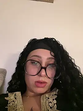 Queenlo_xxx - gagne 2 vidéos très HARD💦