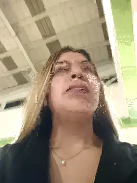 Alana_69 - Walking full naked at mall! Risky100%