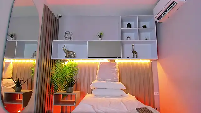 Jazminmoree - 🍑🌸I want rub my ass in your cock🍑🌸