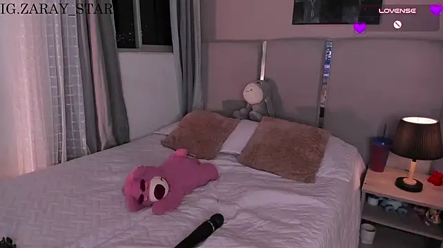 Zaray_star - full naked