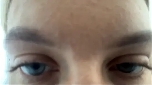 LynelleGorringe - Show blue eyes