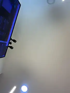 IvonneOwen - DOMI on clit while FINGERING