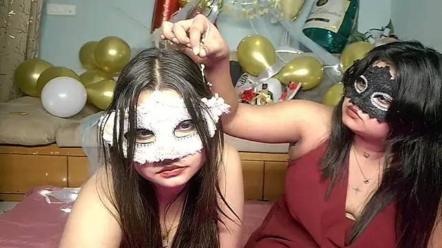 Two_Baddies - pusssy show closer