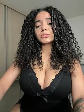 Curlyierr - UNDRESS AND GET NAKED