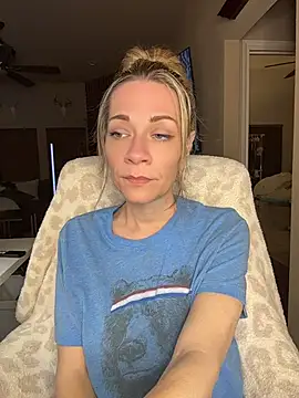 EdenDelilah1 - Rub Nipples