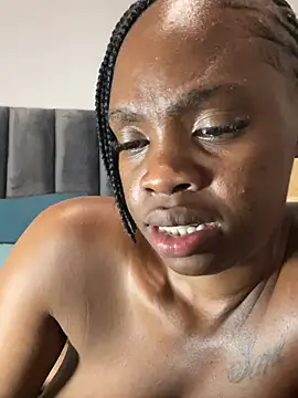 LuciousLips96