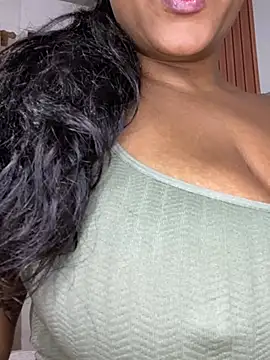 Bea3liz - Show ass with plug