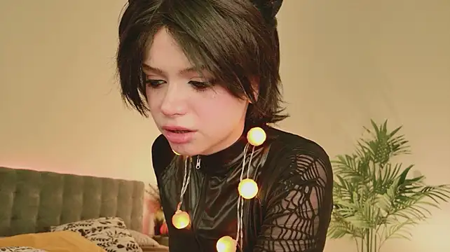 Dark_Diva - unzip my top a bit