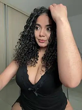 Curlyierr - UNDRESS AND GET NAKED