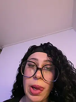 Queenlo_xxx - gagne 2 vidéos très HARD🔥