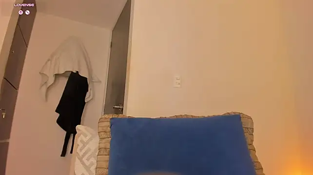 Luisah_ - Play Pussy With Domi ⚡