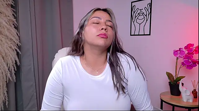 Zara_Nova - Lick dildo slowly