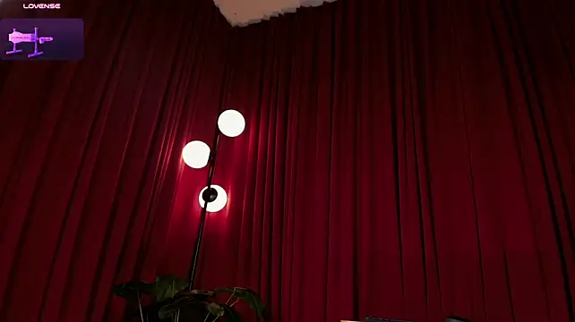 Hilaryebony_ - Put 1 u figer in u bigass I Finger ANAL