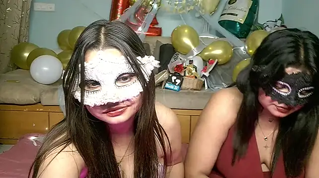 Two_Baddies - pusssy show closer