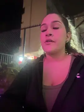 Sara_smiiith211 - Wet my pussy in public, daddy