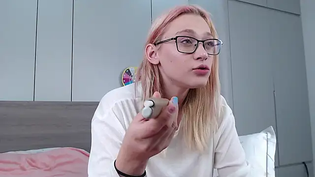 Coraline_bush - Make my pussy wet and play with it <3