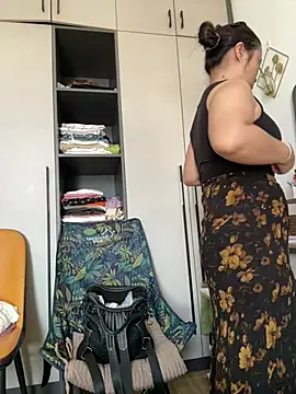 Amy1688 - 户外脱内裤M腿表演