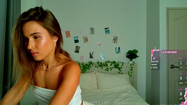 MilaReef - sexy lick and suck my fingers cam