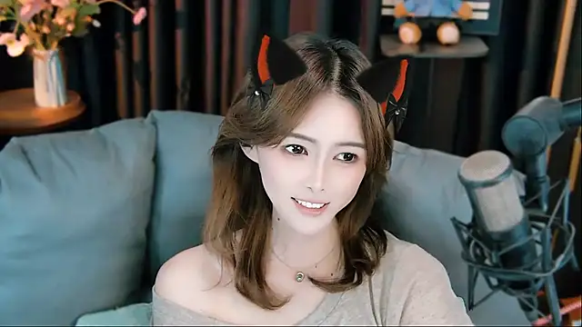 Ava-bady - 生活奇奇怪怪，我要可可耐耐~换睡衣深蹲15下~