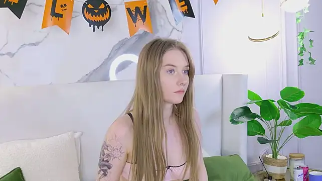 Flora_DeVille - sexy view from below