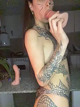 DeenaSweet1 - deep throat and lots of saliva naked