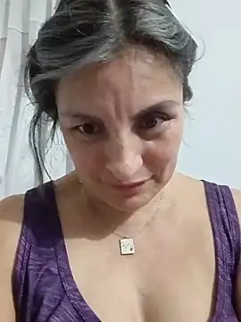 Carolinacrus_01 - spitting on tits