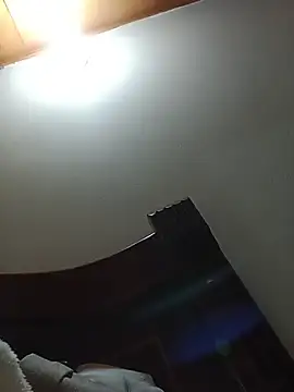 Emilif_ - Montar Almohada + Fingir Orgasmos