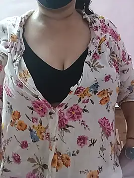 Honey_Babe06 - Braless back show 😘😘😘