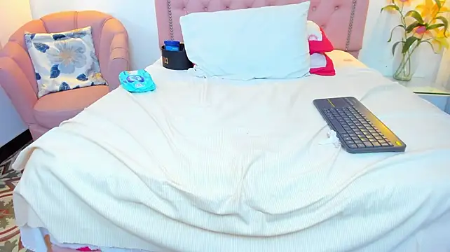 JulieeHabubu - Bra Off