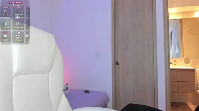 IIVY_KUSH - Massage those delicious tits with oil.