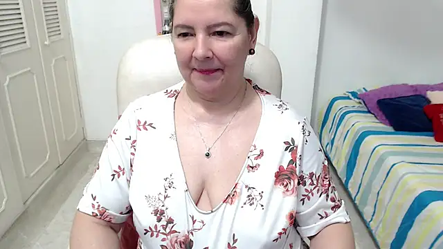 Leonela_69 - mommy is horny come play with me