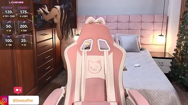 Emmars_ - Show my boobs?