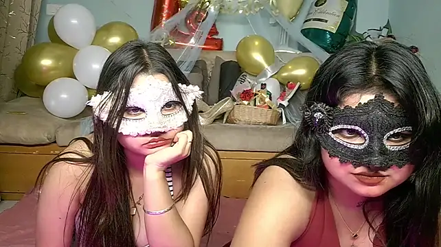 Two_Baddies - pusssy show closer