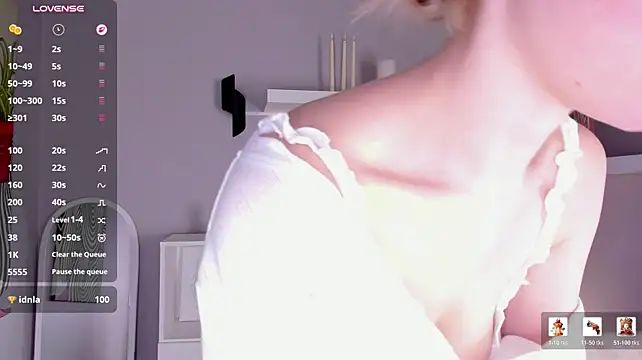 Alice_Taylori - Tease boobs with top closeup