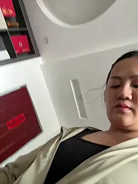Amy1688 - 户外脱内裤M腿表演