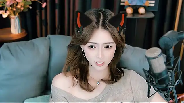 Ava-bady - 生活奇奇怪怪，我要可可耐耐~换睡衣深蹲15下~