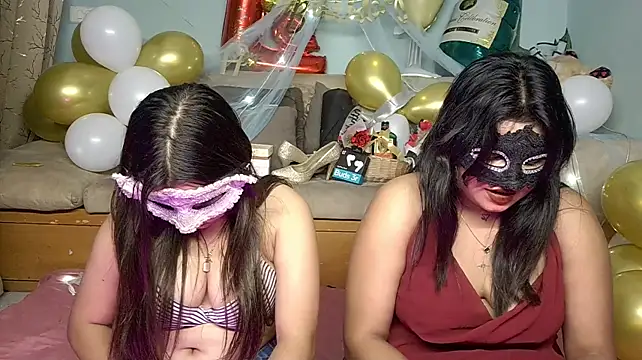 Two_Baddies - pusssy show closer