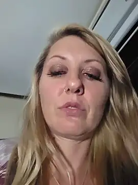 SheIsSomething - Squirt outside in parking lot