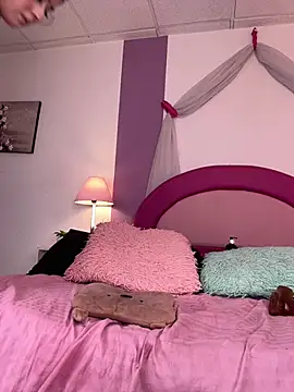 Stephanie_golden1 - fingert in pussy