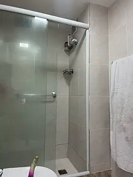 Toy7Girl - Squirt no chuveiro 💦