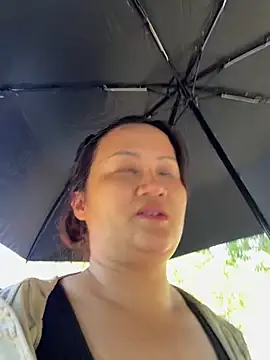 Amy1688 - 户外脱内裤M腿表演